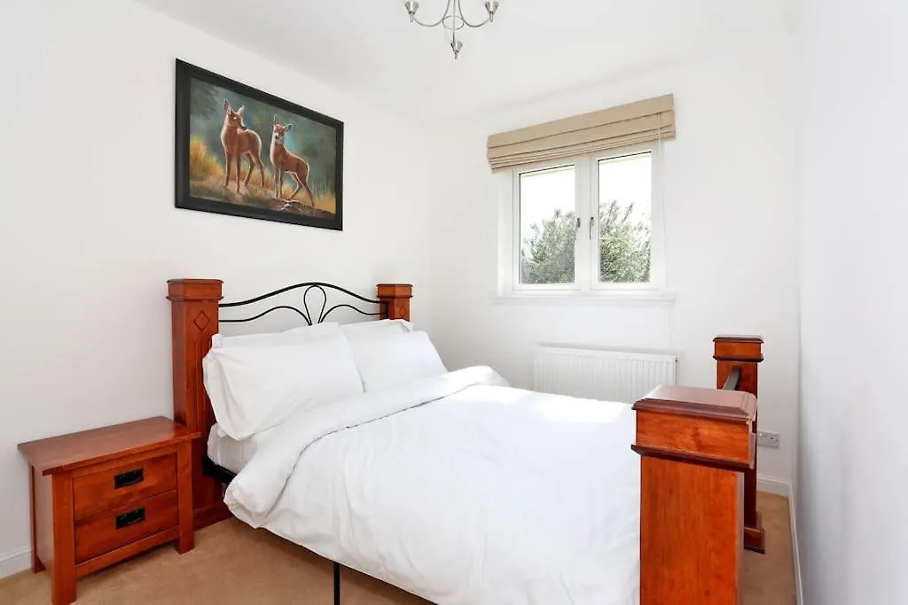 Spacious 4 Bedroom Townhouse Near Scenic Beach & City Centre Aberdeen Apartman
