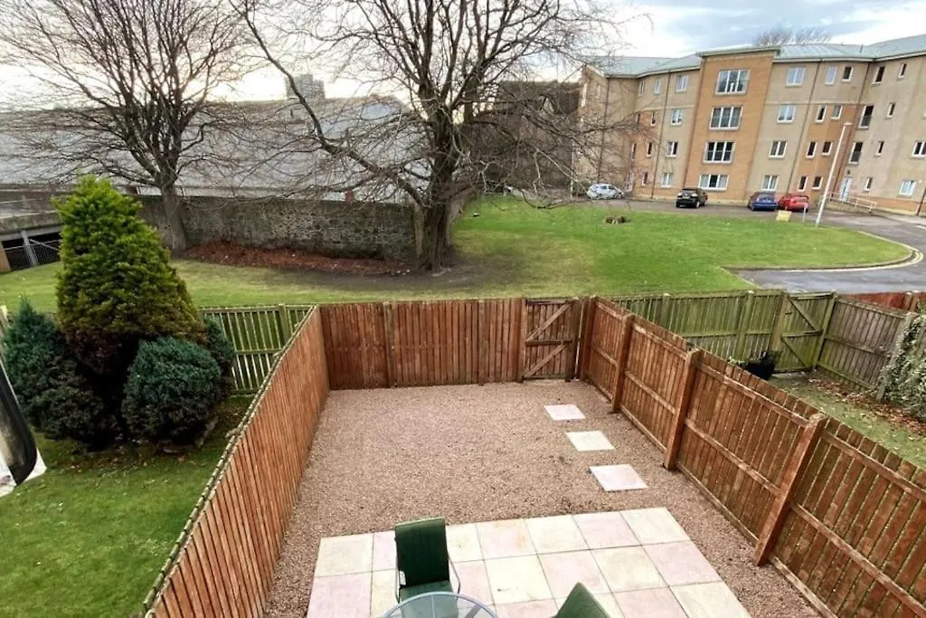 Spacious 4 Bedroom Townhouse Near Scenic Beach & City Centre Aberdeen Apartman