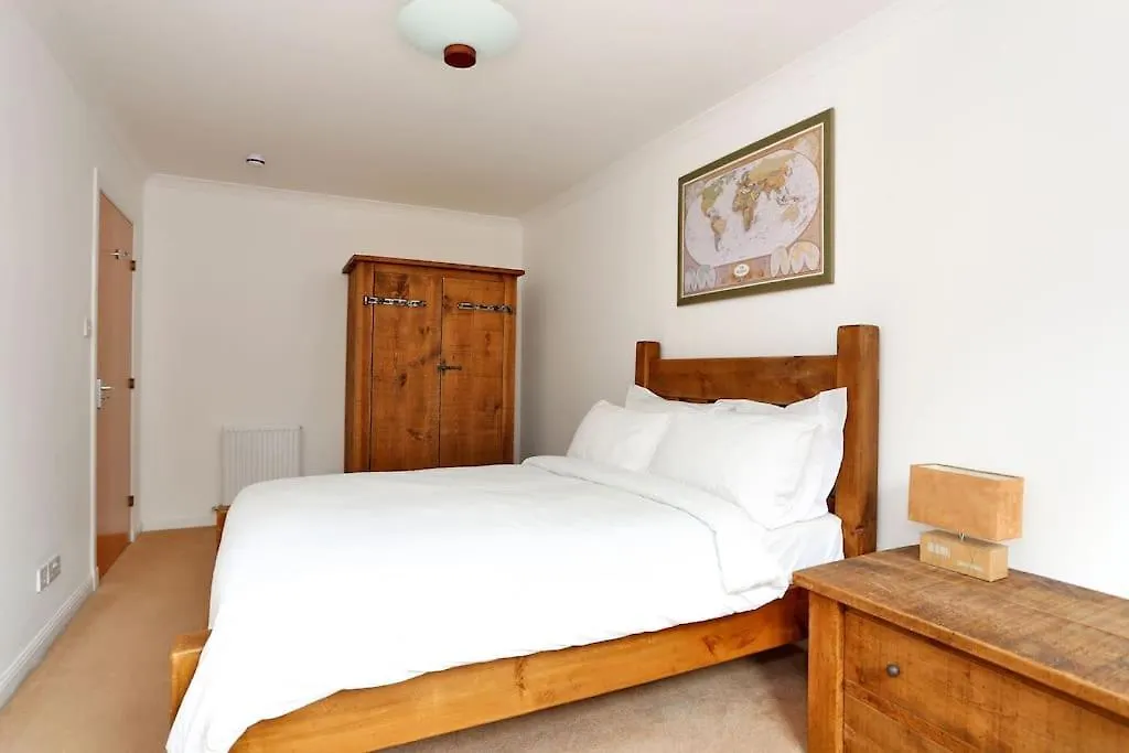 Spacious 4 Bedroom Townhouse Near Scenic Beach & City Centre Aberdeen