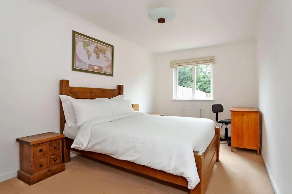 Spacious 4 Bedroom Townhouse Near Scenic Beach & City Centre Aberdeen